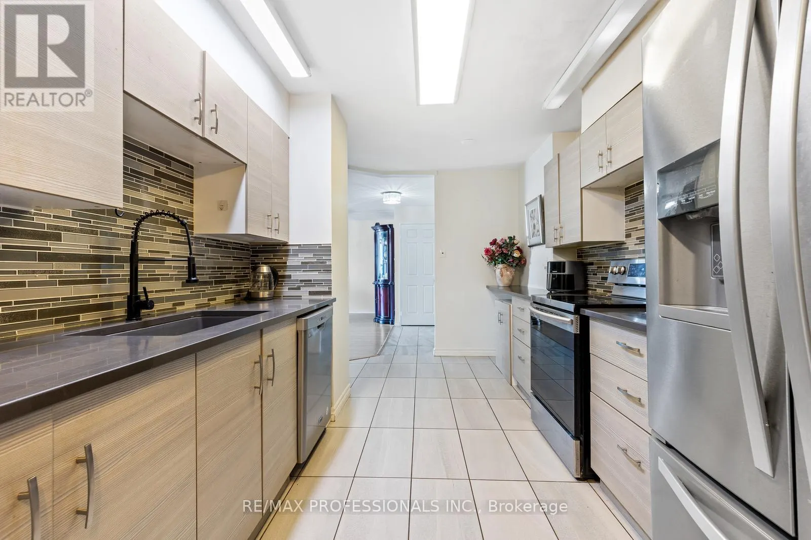 1104 - 33 ELMHURST AVENUE
