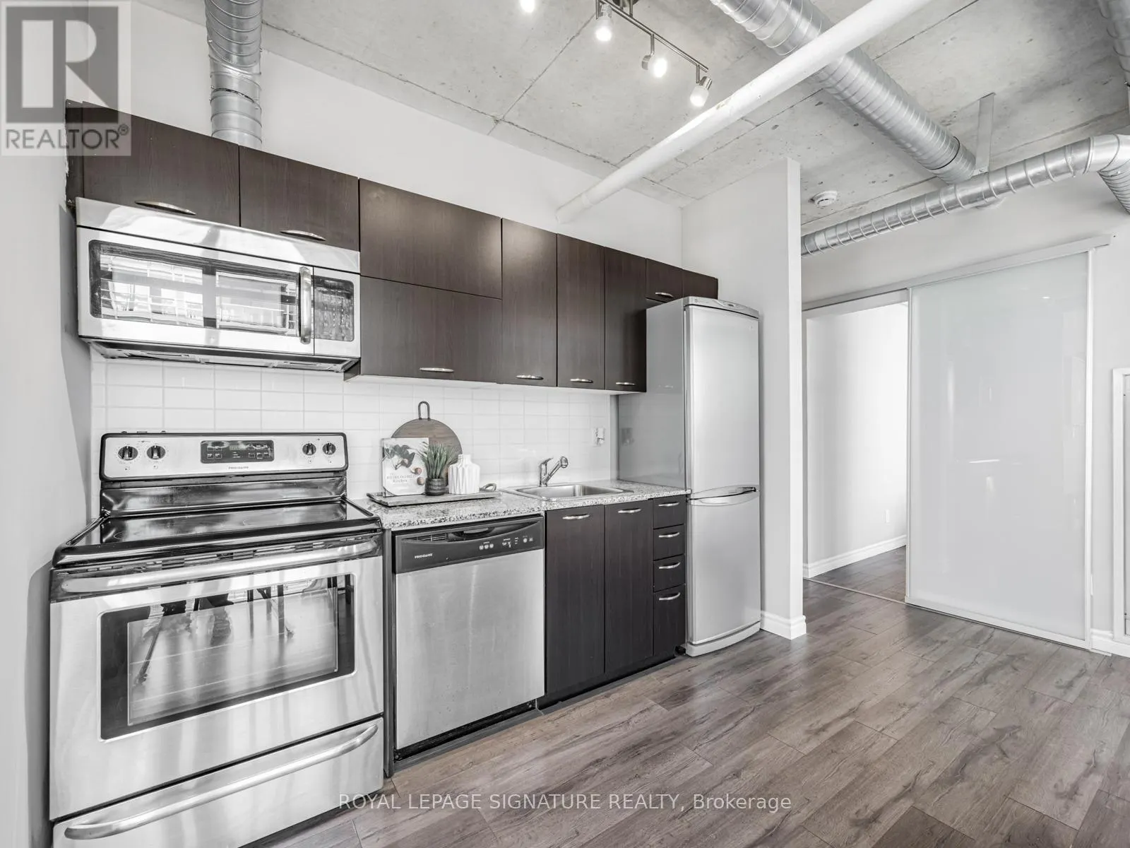 806 - 170 SUDBURY STREET