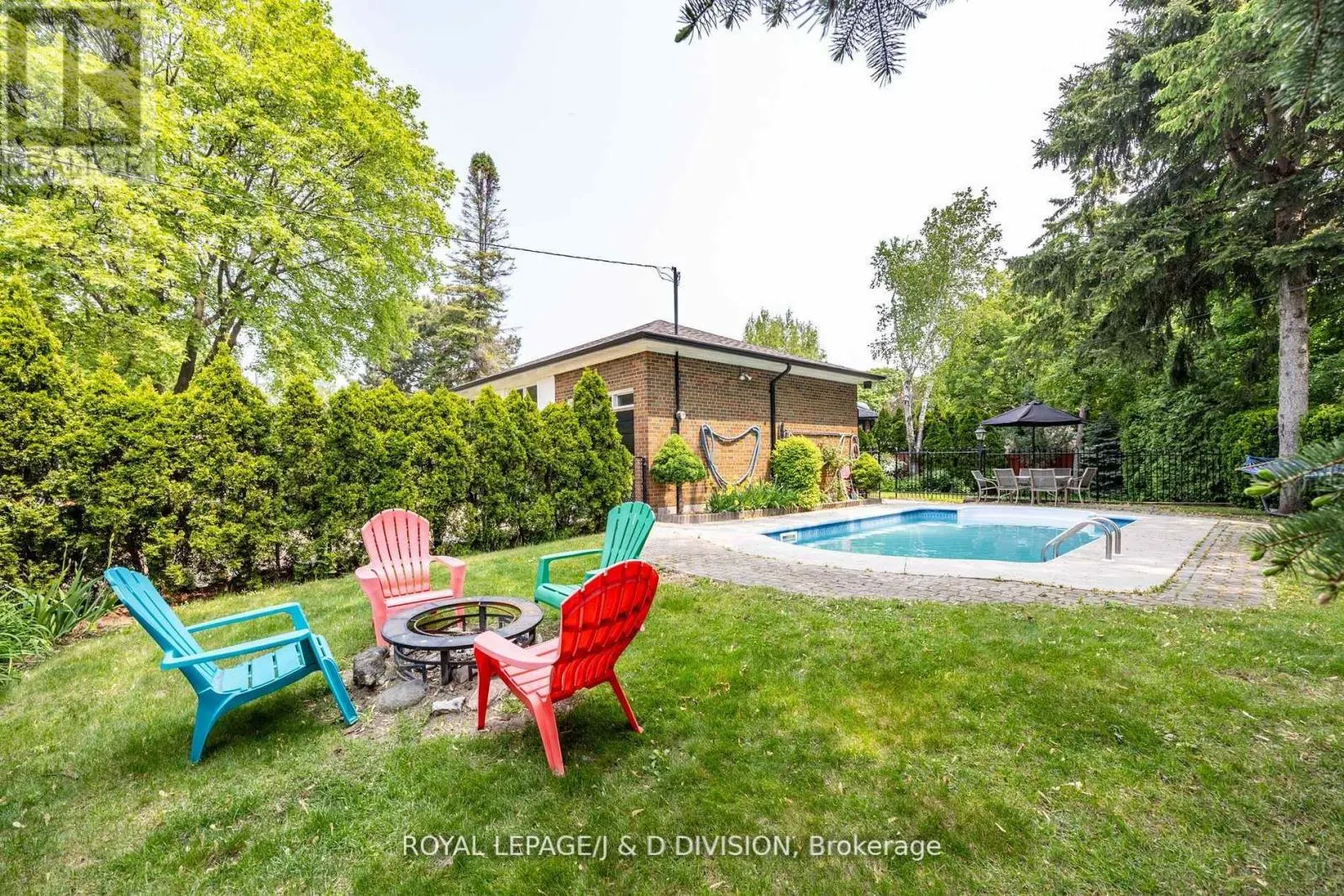 48 GREENGROVE CRESCENT
