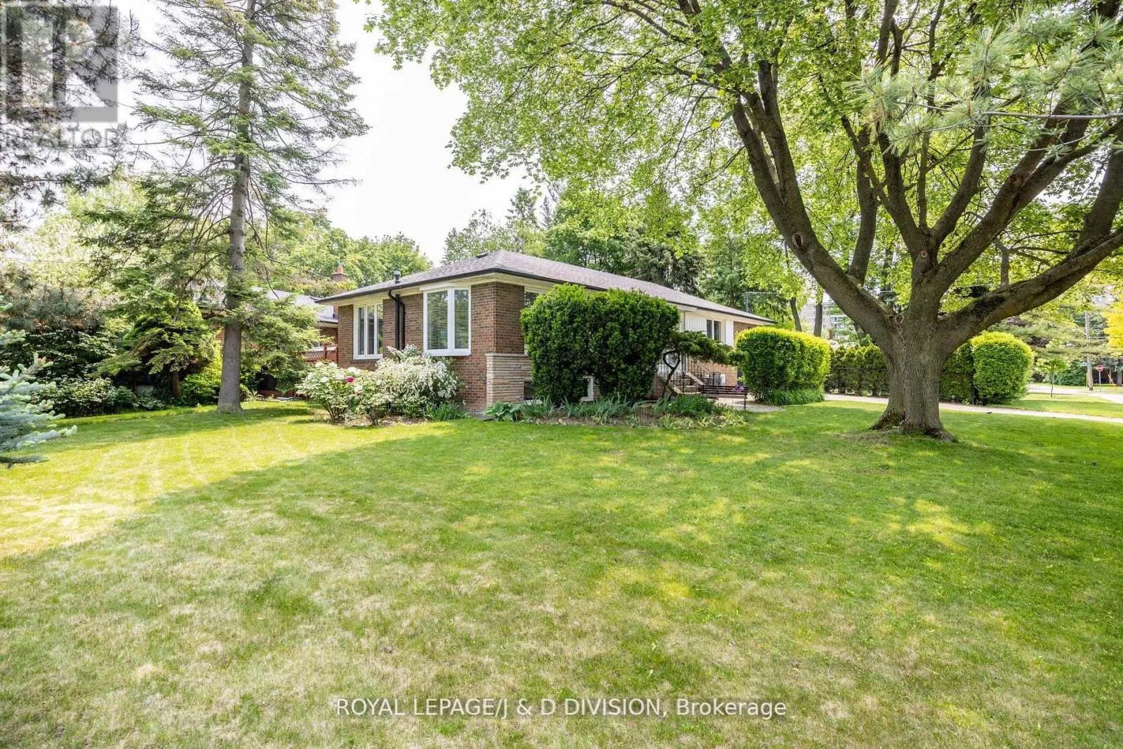 48 GREENGROVE CRESCENT