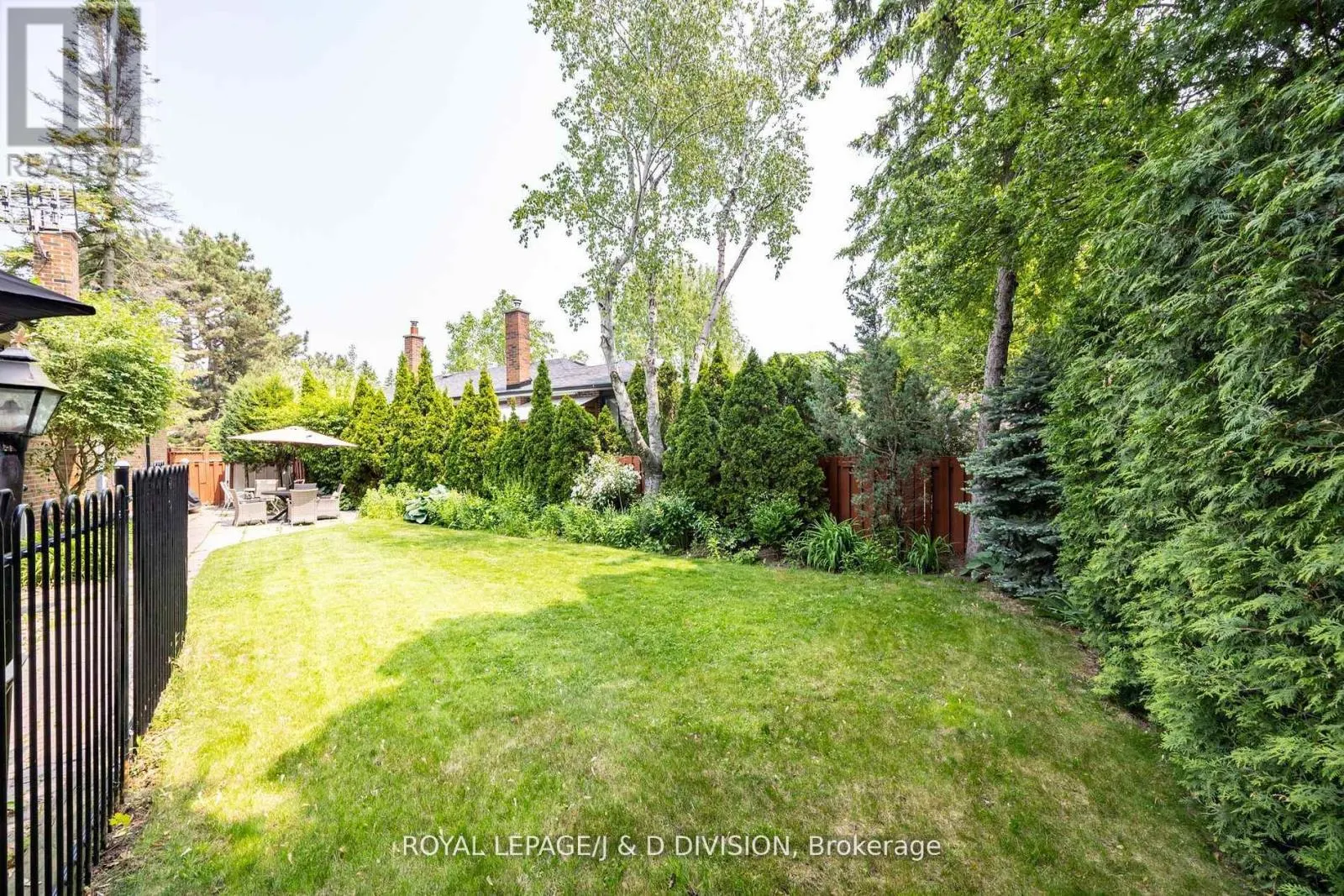 48 GREENGROVE CRESCENT