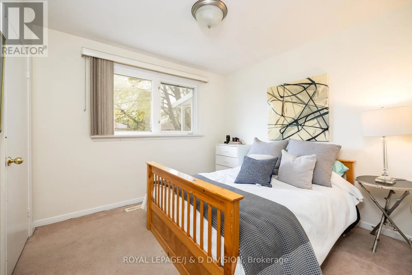 48 GREENGROVE CRESCENT