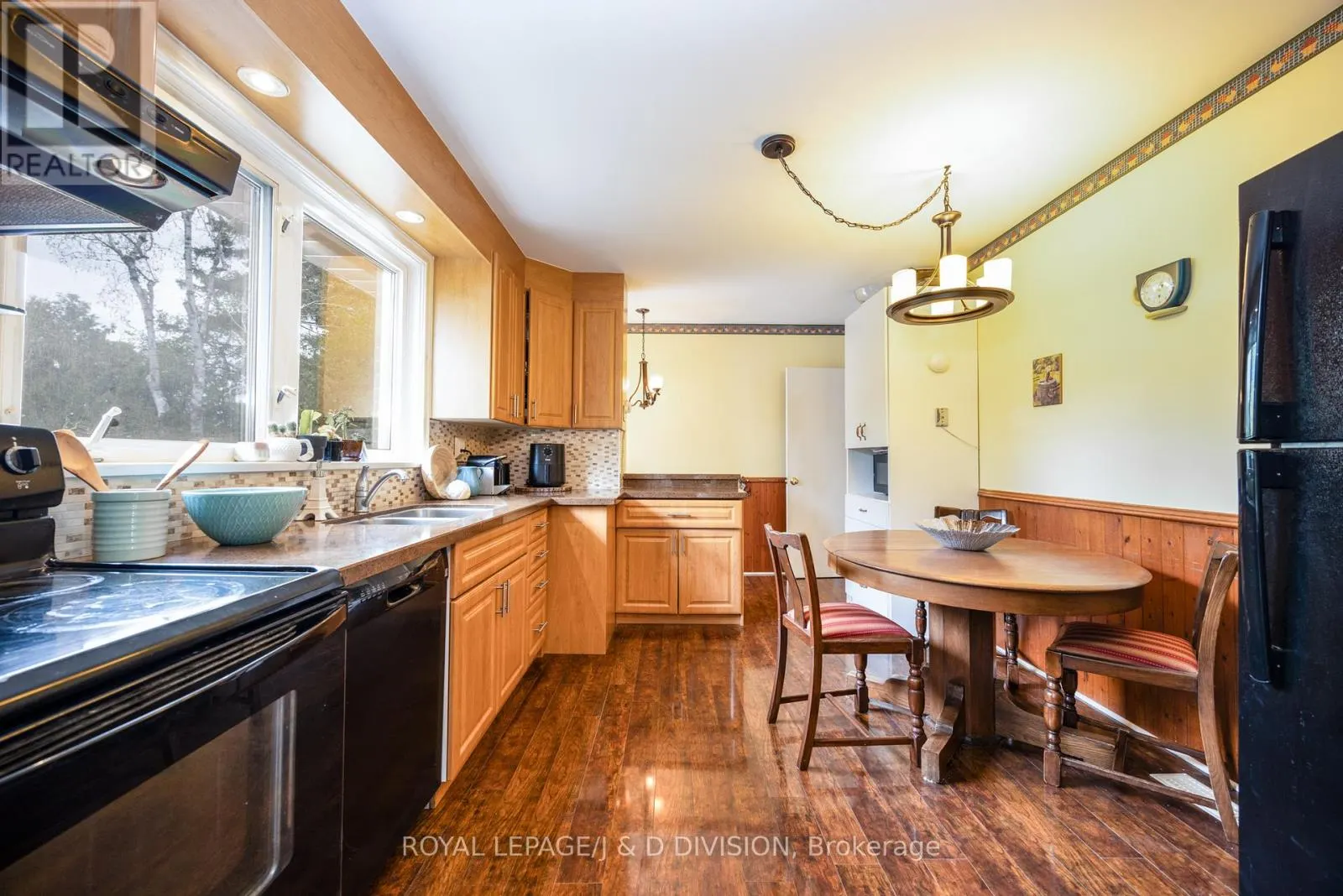 48 GREENGROVE CRESCENT