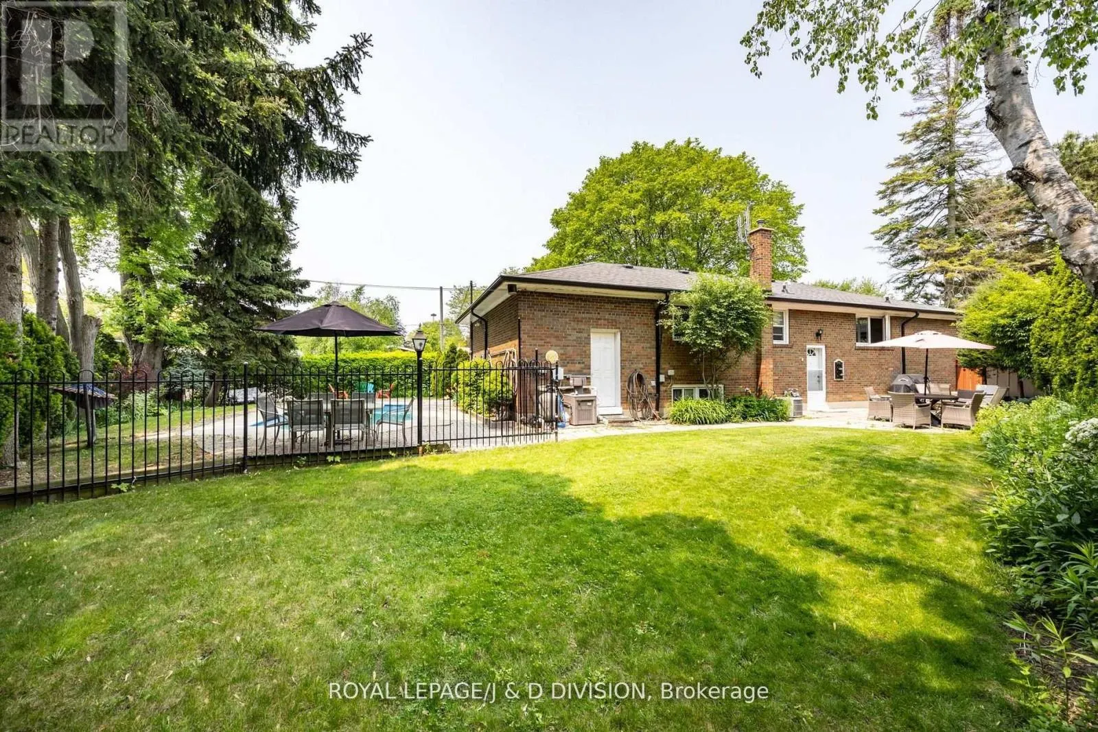 48 GREENGROVE CRESCENT