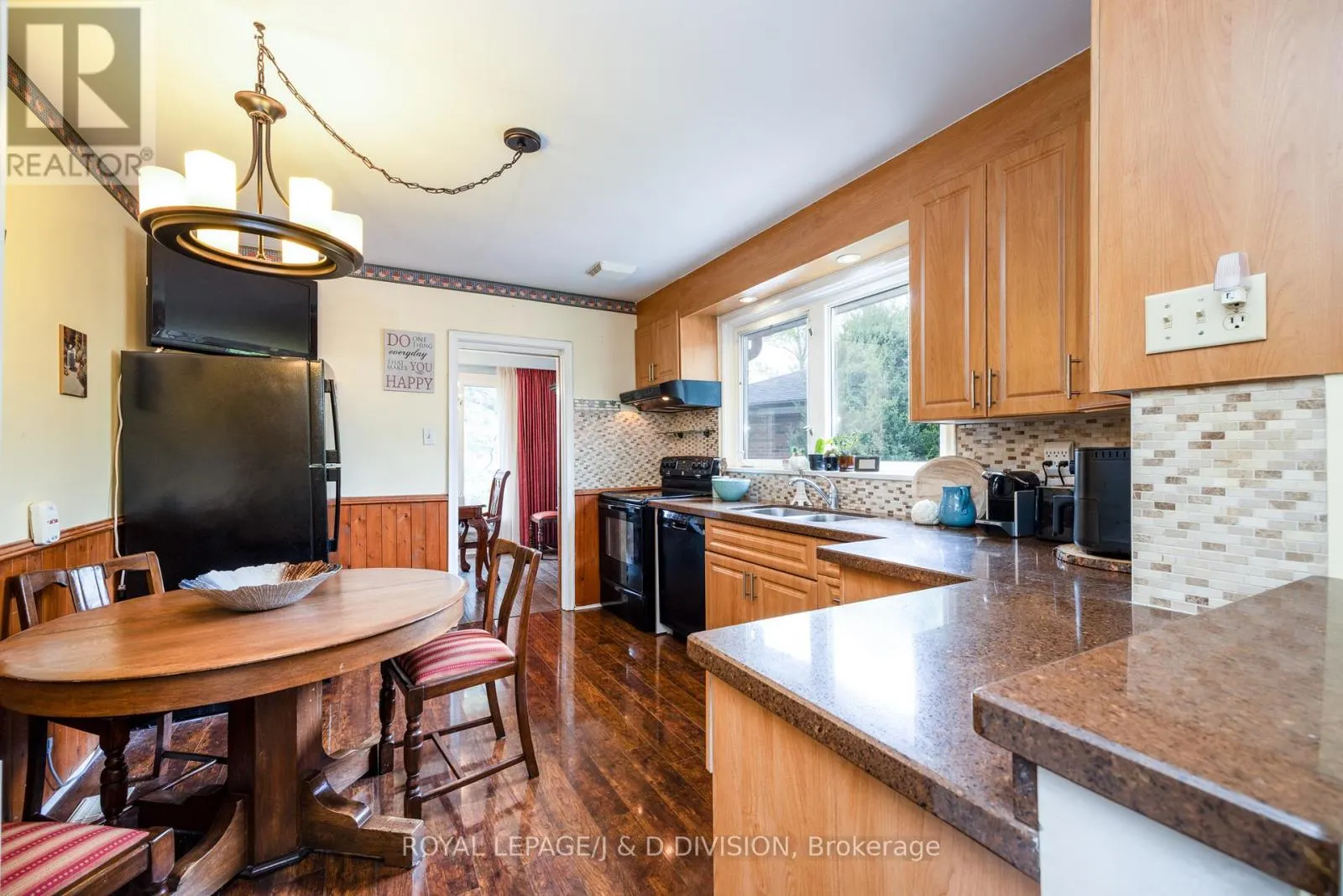 48 GREENGROVE CRESCENT