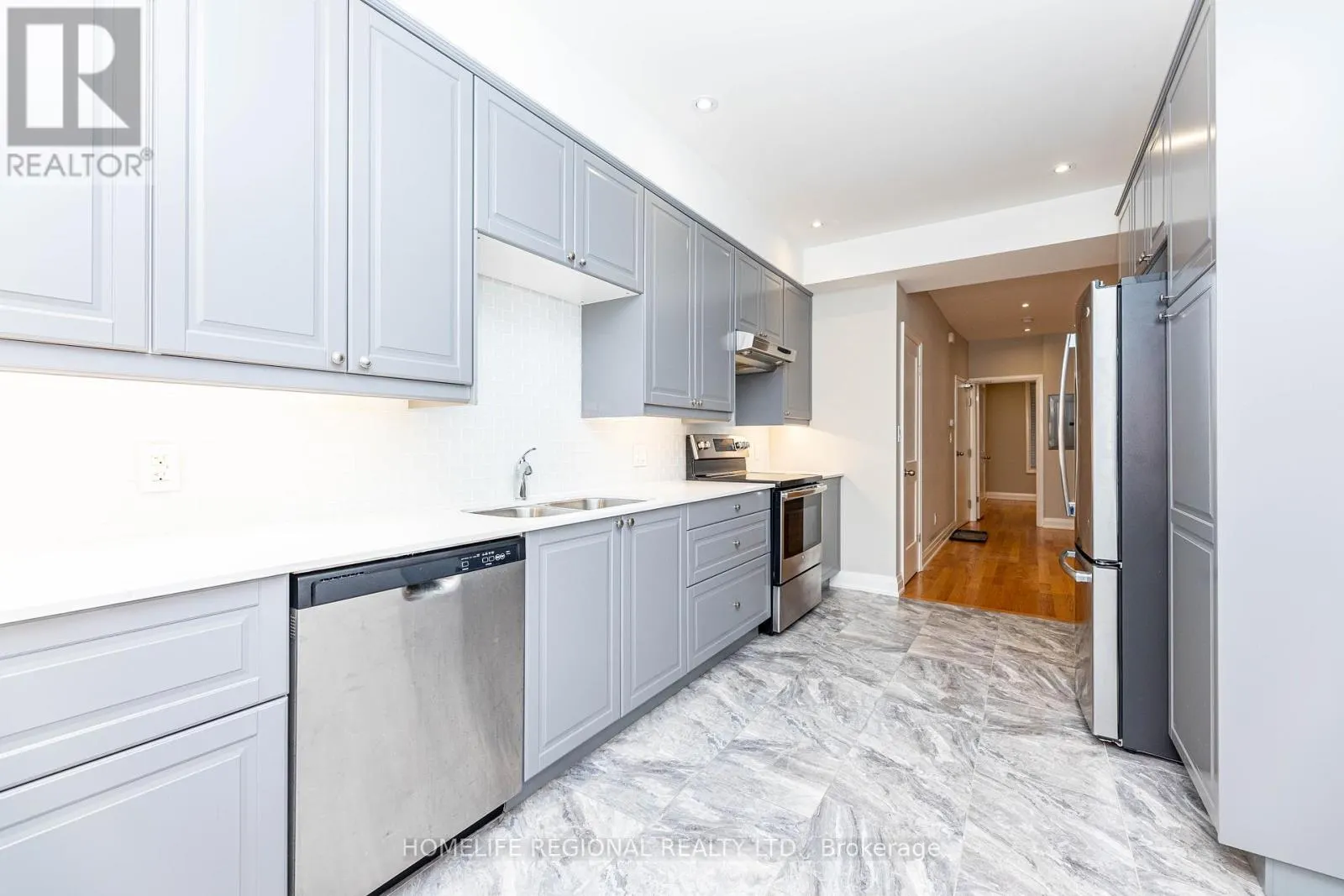 MAIN FLOOR - 204 ROXTON ROAD