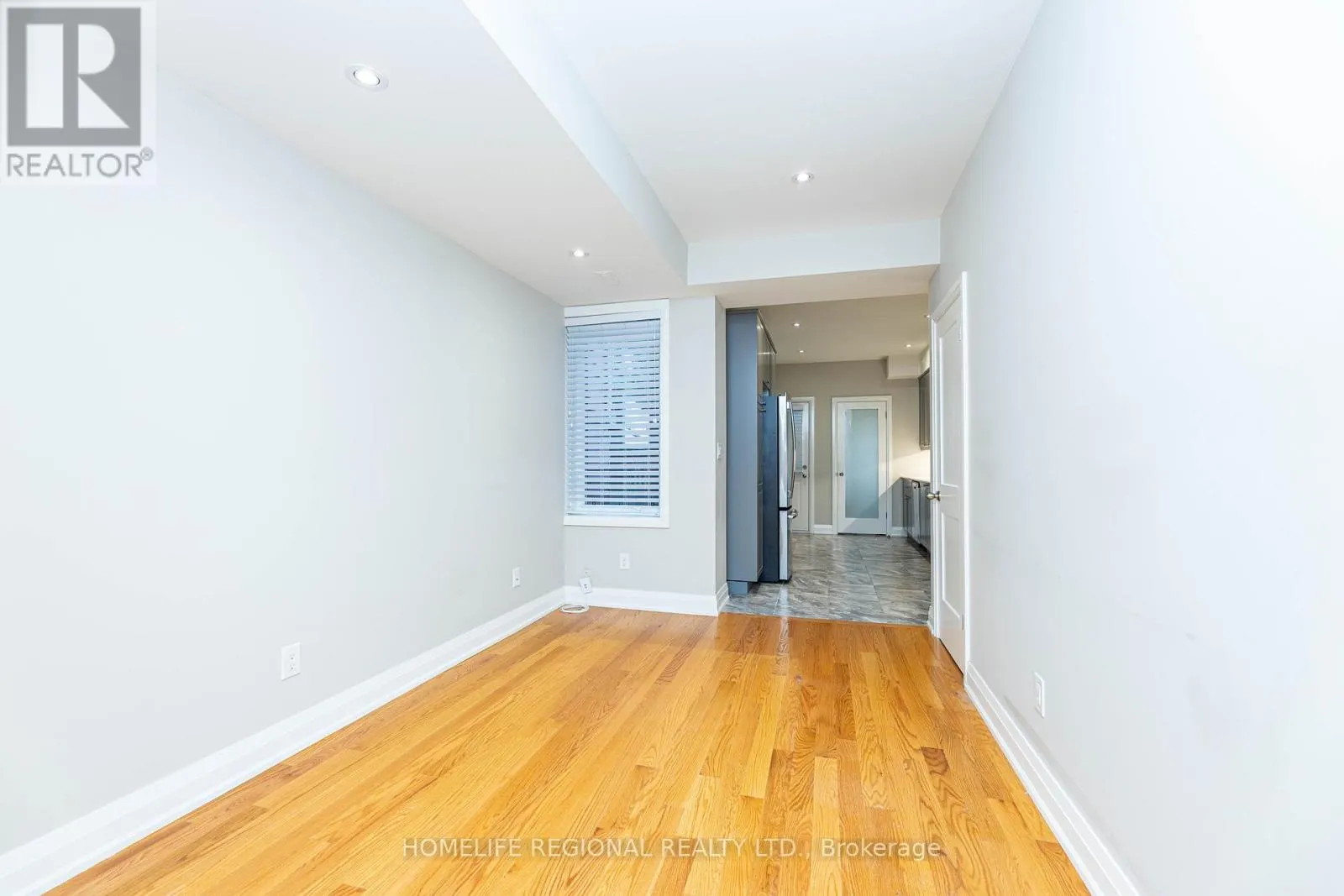 MAIN FLOOR - 204 ROXTON ROAD