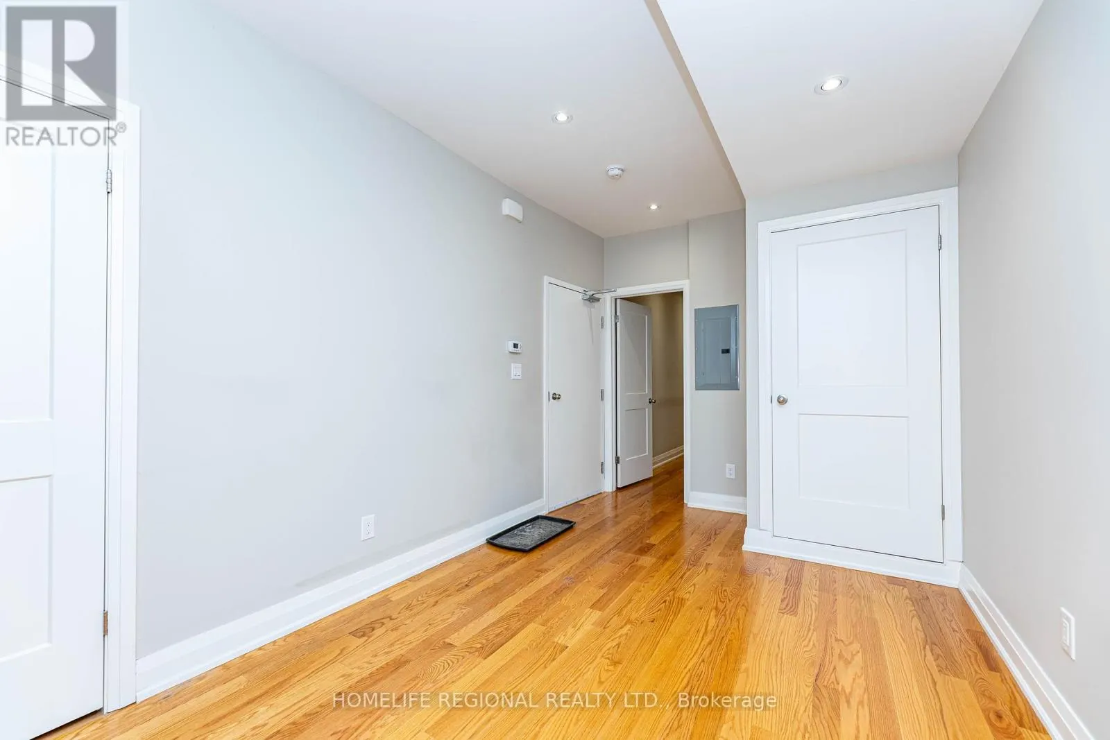 MAIN FLOOR - 204 ROXTON ROAD