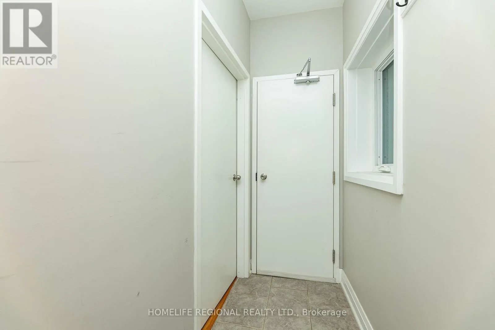 MAIN FLOOR - 204 ROXTON ROAD