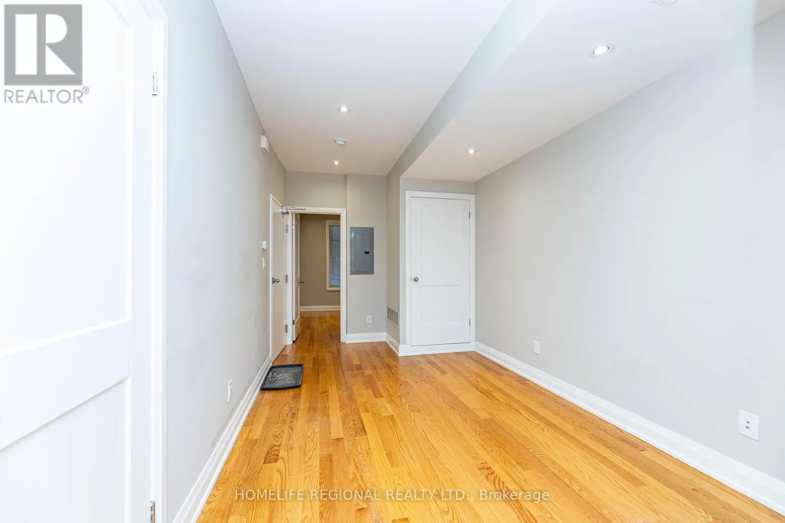 MAIN FLOOR - 204 ROXTON ROAD