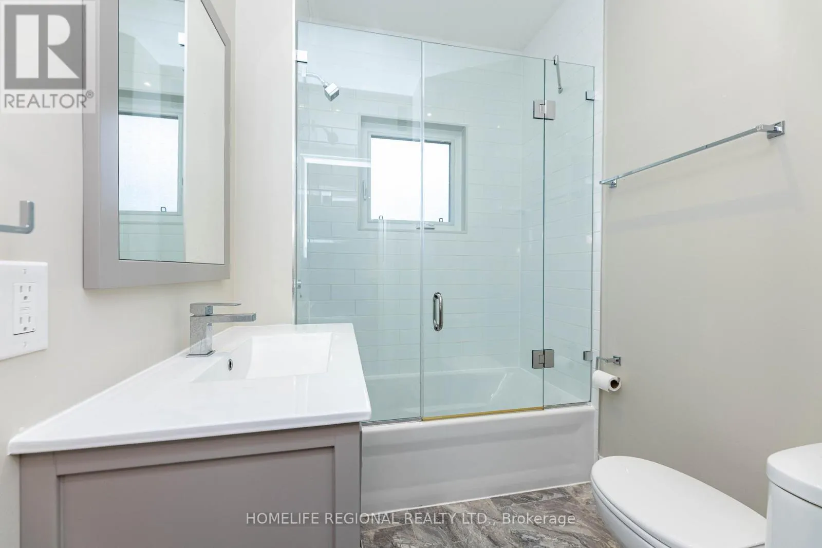 MAIN FLOOR - 204 ROXTON ROAD