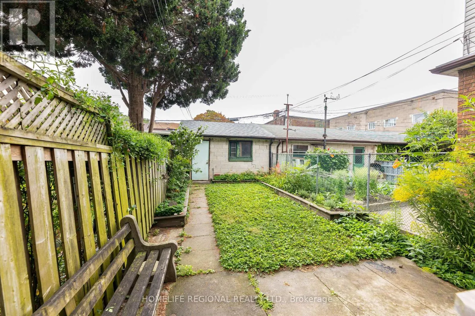 MAIN FLOOR - 204 ROXTON ROAD