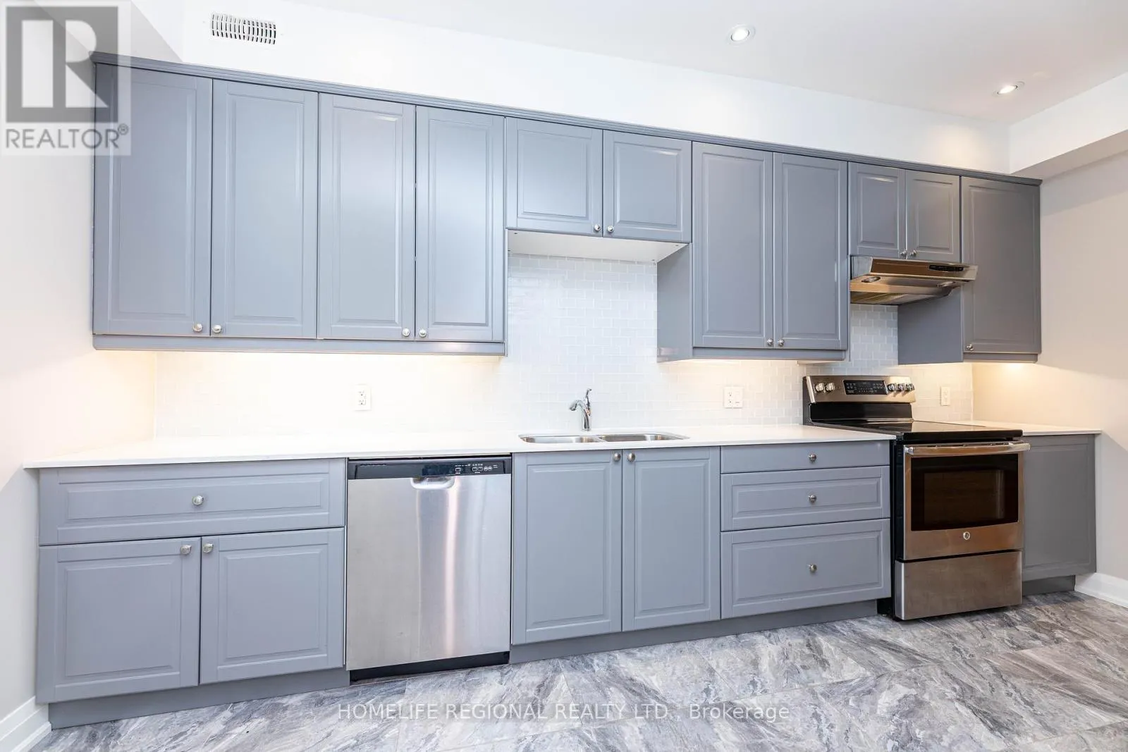 MAIN FLOOR - 204 ROXTON ROAD