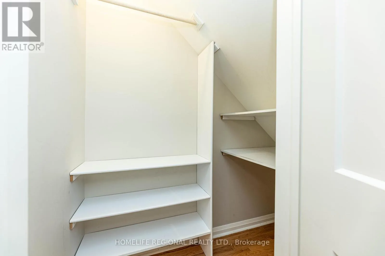 MAIN FLOOR - 204 ROXTON ROAD