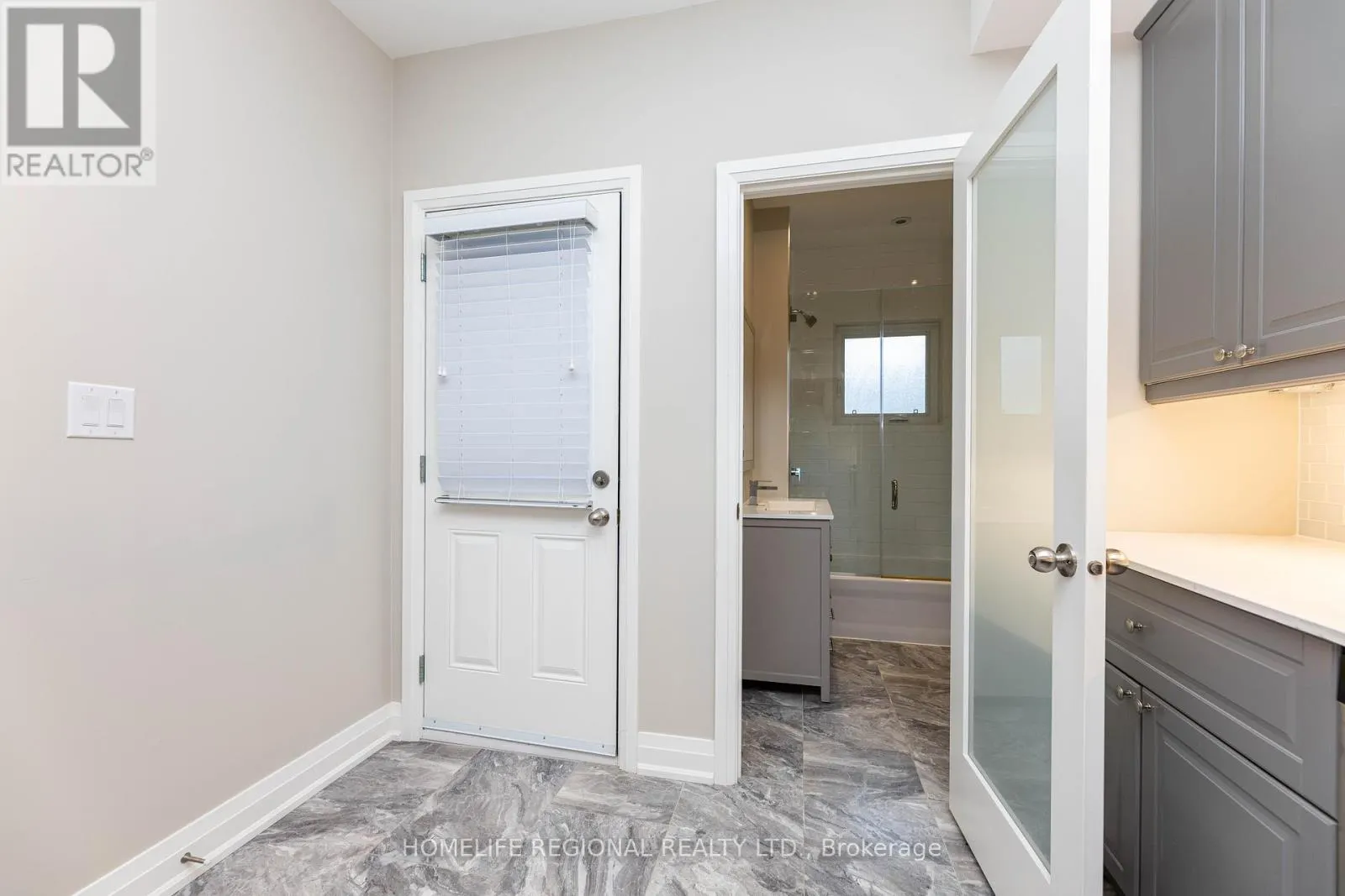 MAIN FLOOR - 204 ROXTON ROAD