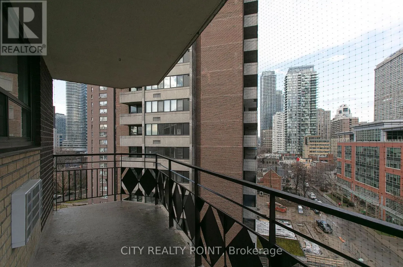 1002 - 55 ISABELLA STREET