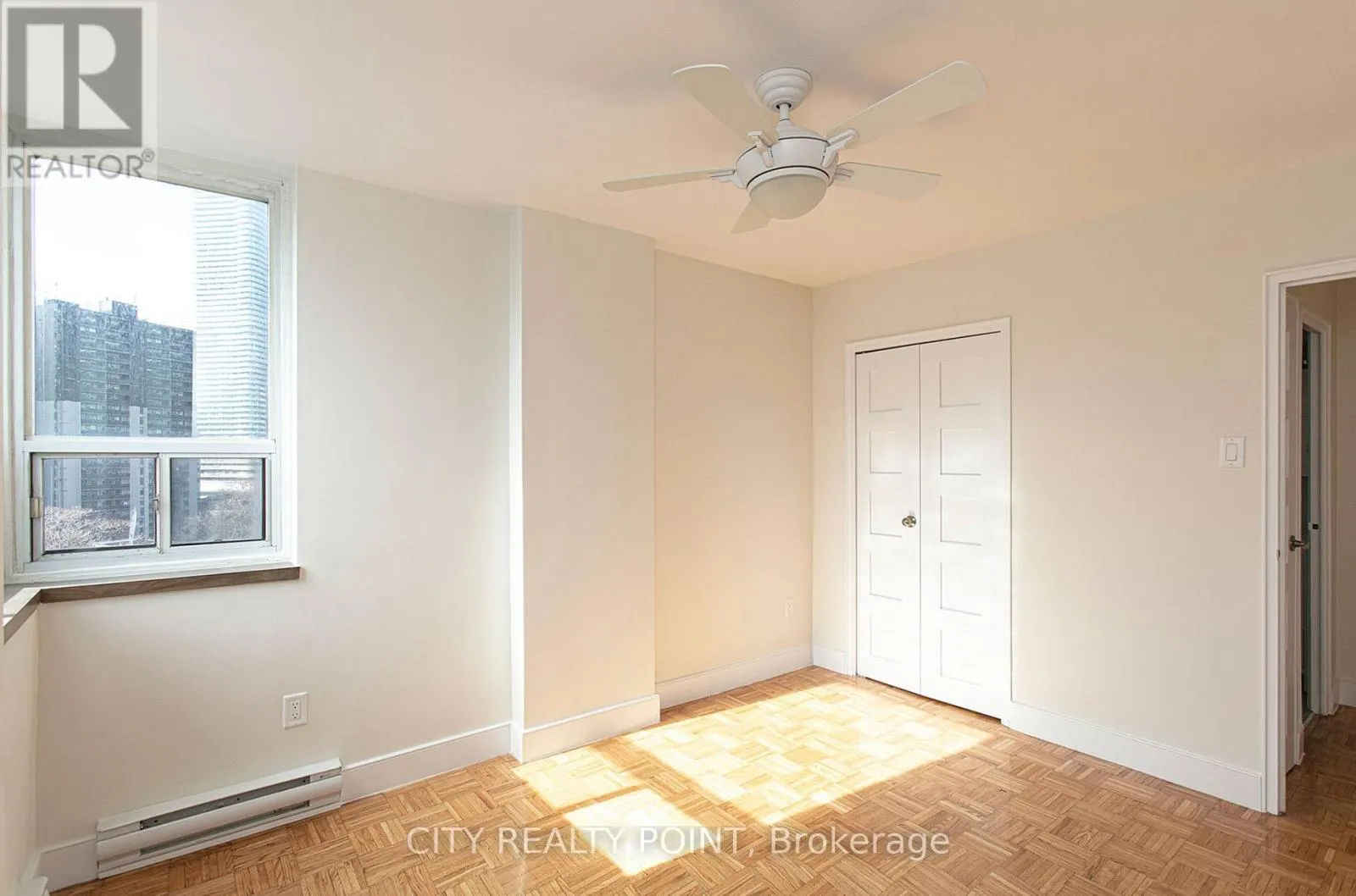 1002 - 55 ISABELLA STREET