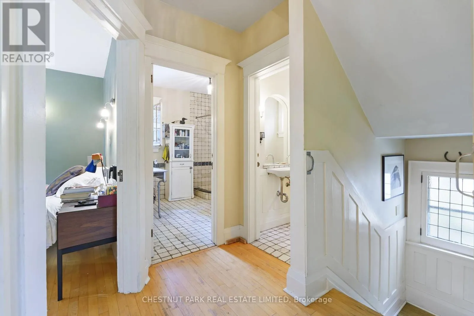 18 WYCHWOOD PARK