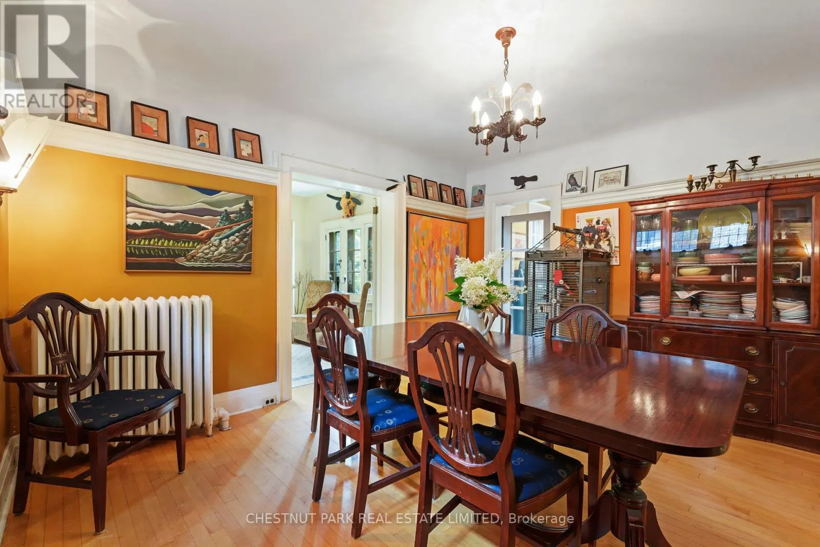 18 WYCHWOOD PARK