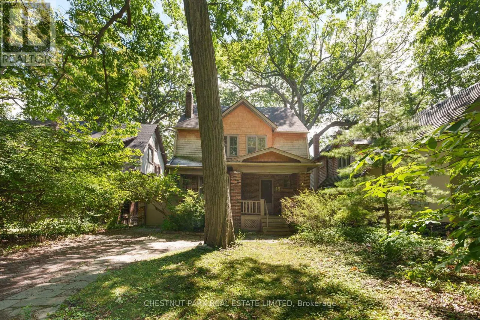 18 WYCHWOOD PARK