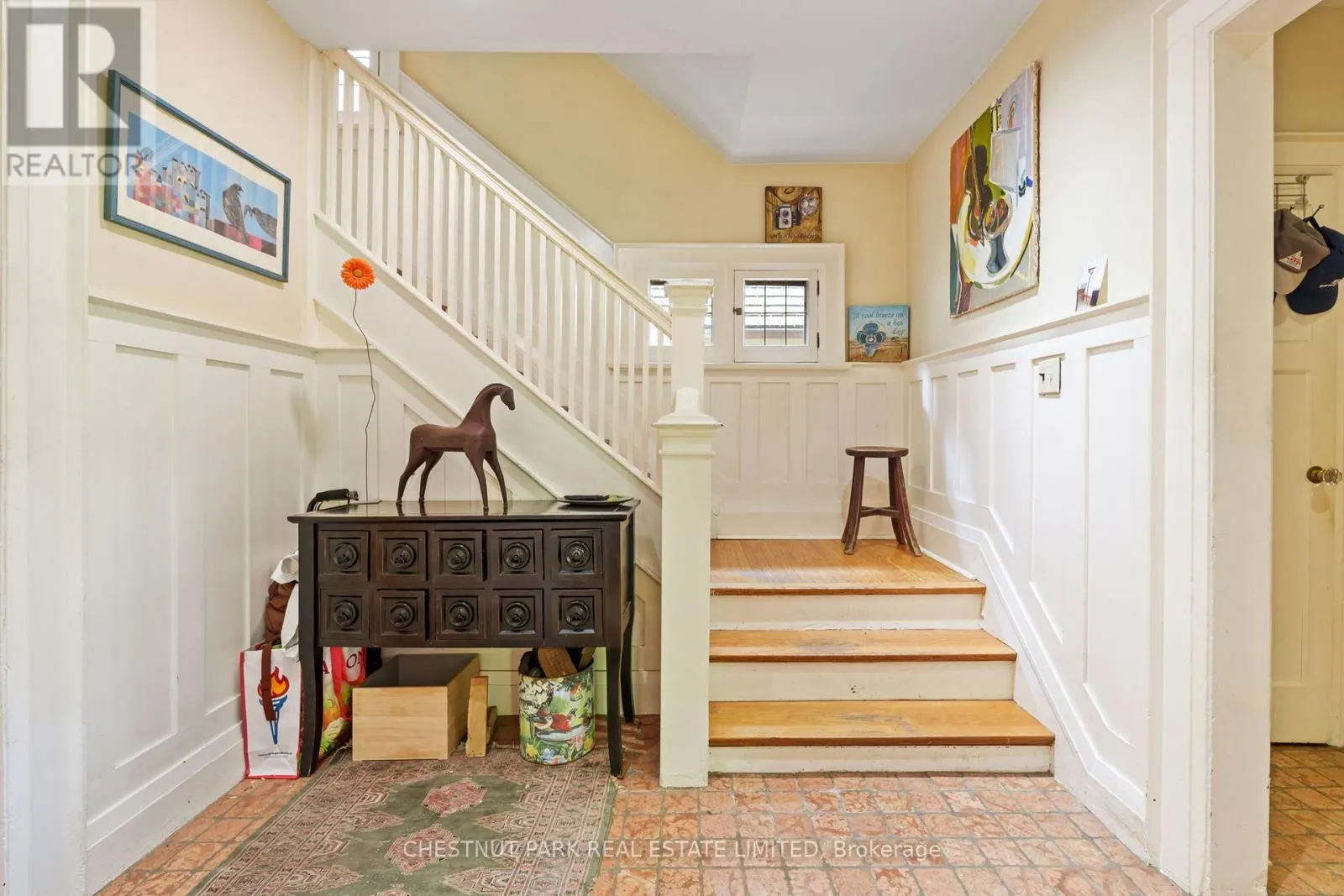 18 WYCHWOOD PARK