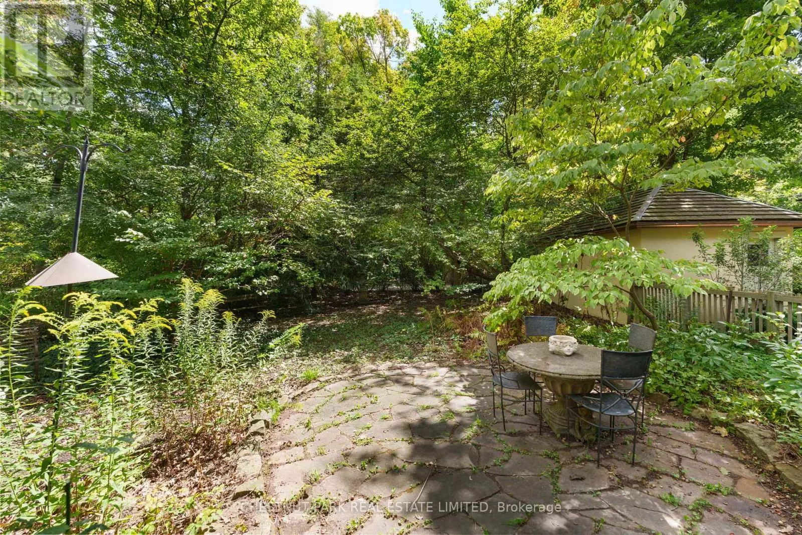 18 WYCHWOOD PARK