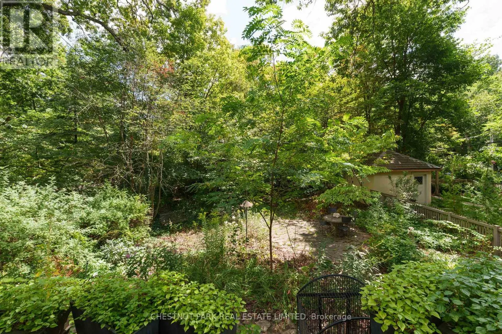 18 WYCHWOOD PARK