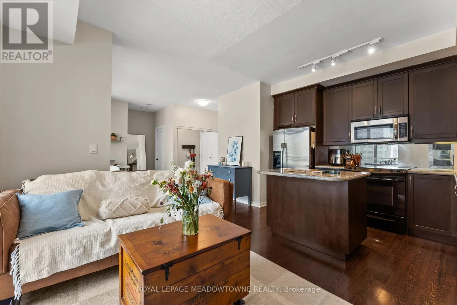 916 - 628 FLEET STREET