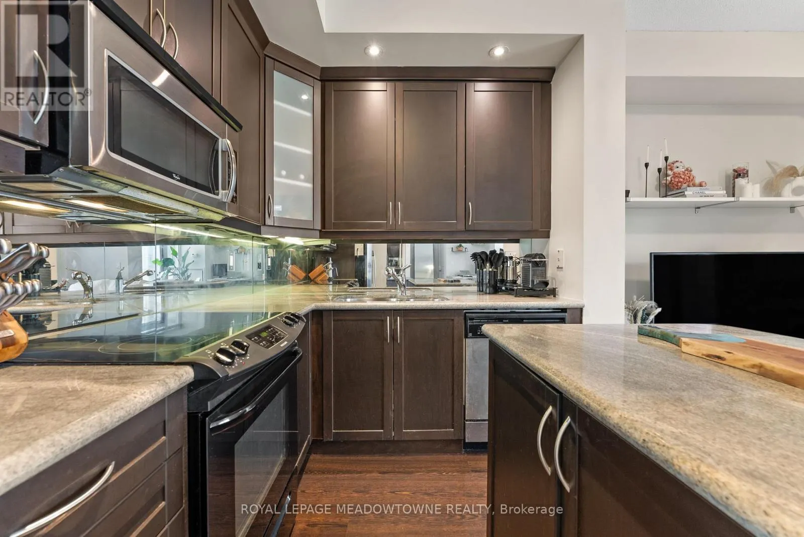 916 - 628 FLEET STREET