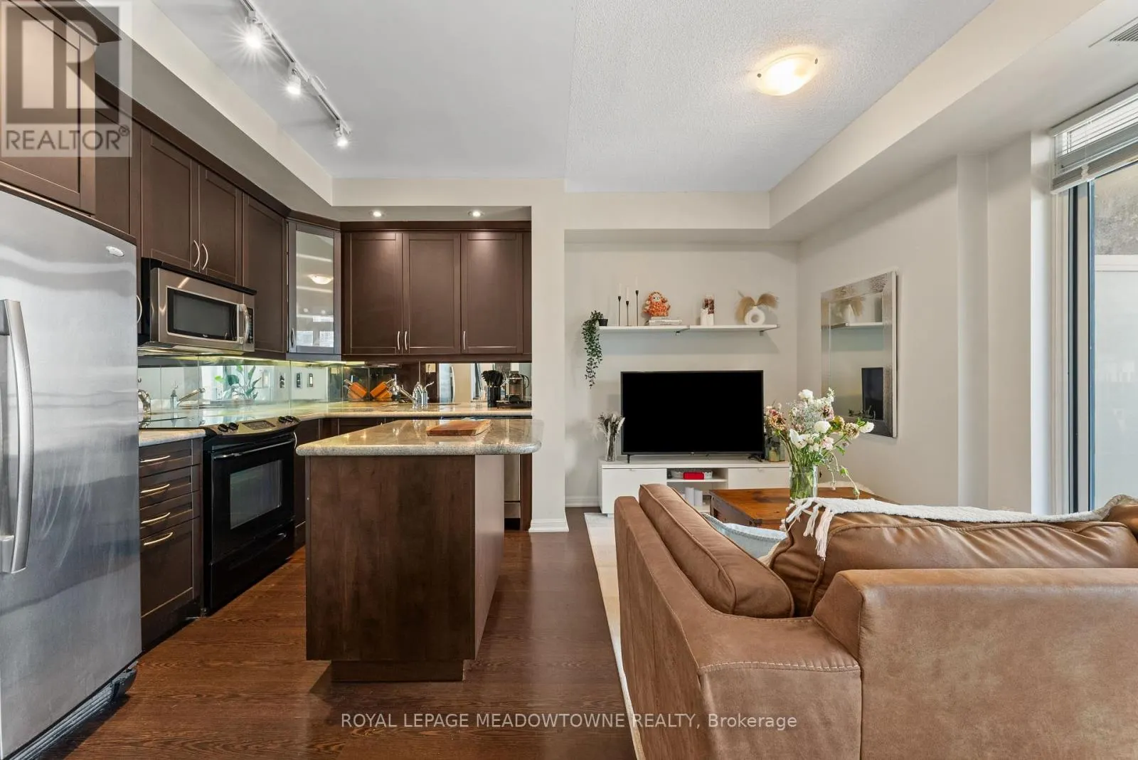 916 - 628 FLEET STREET