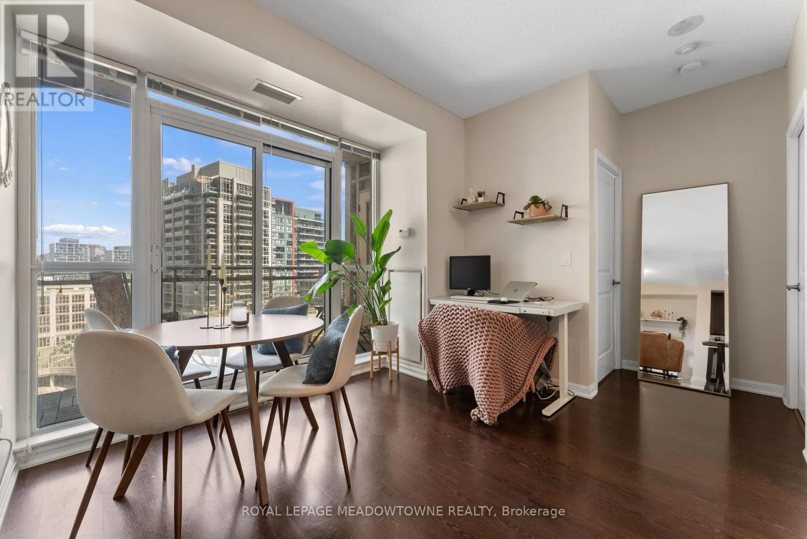 916 - 628 FLEET STREET