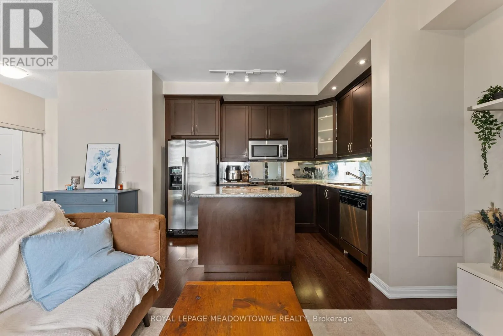 916 - 628 FLEET STREET