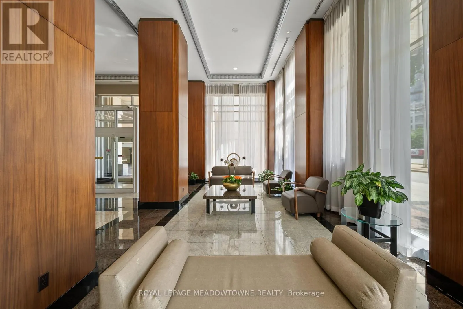 916 - 628 FLEET STREET