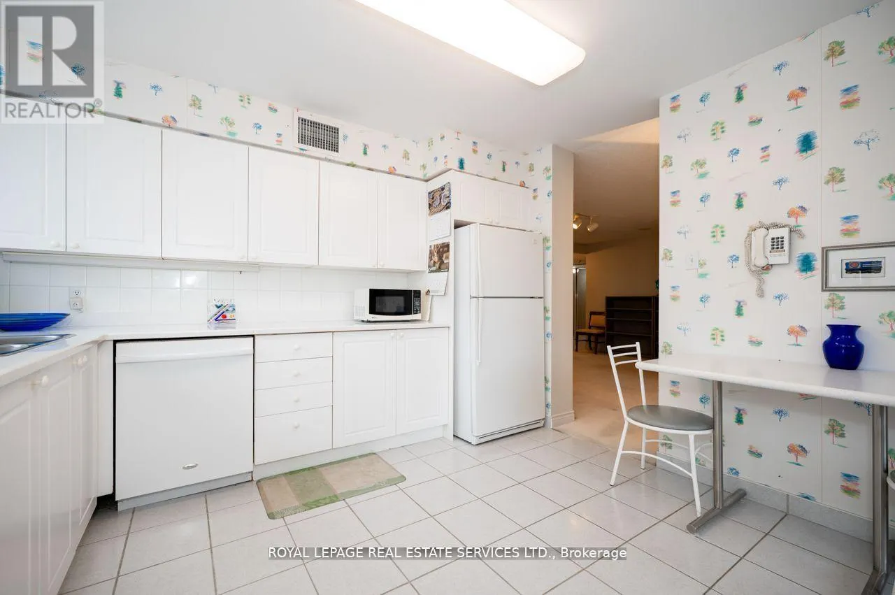 308 - 256 DORIS AVENUE