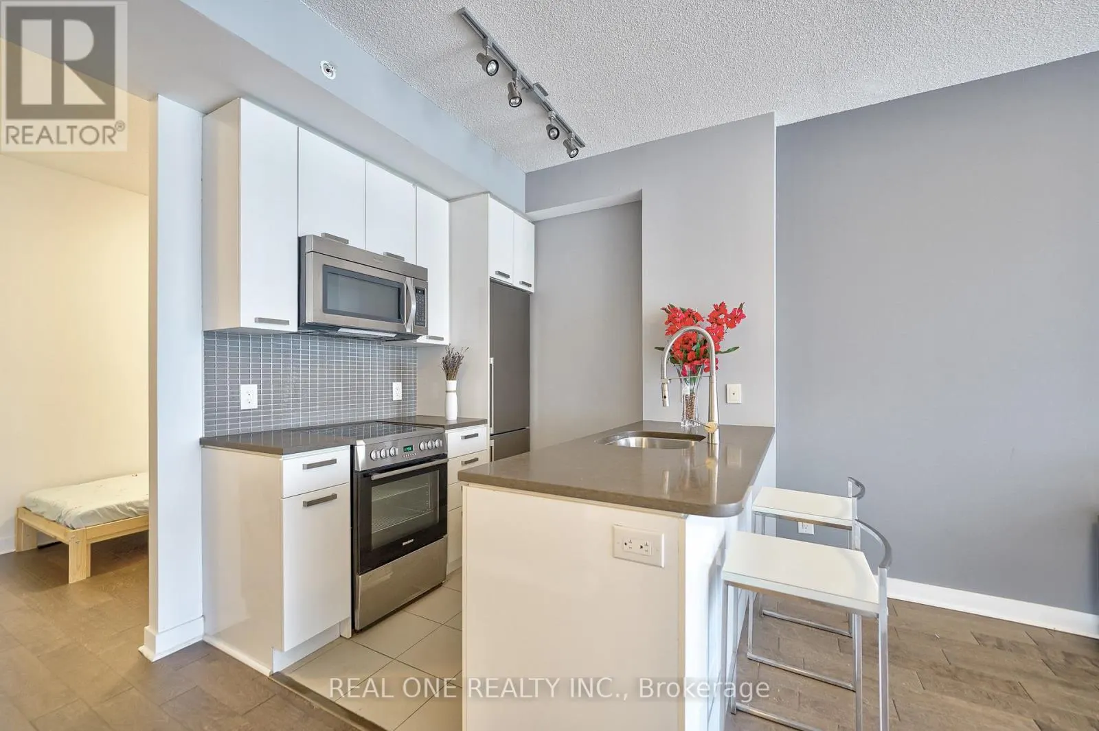 3106 - 295 ADELAIDE STREET W