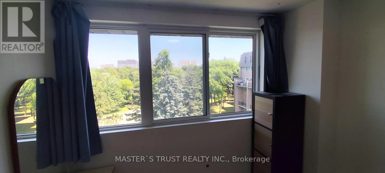 209 - 165 CHEROKEE BOULEVARD