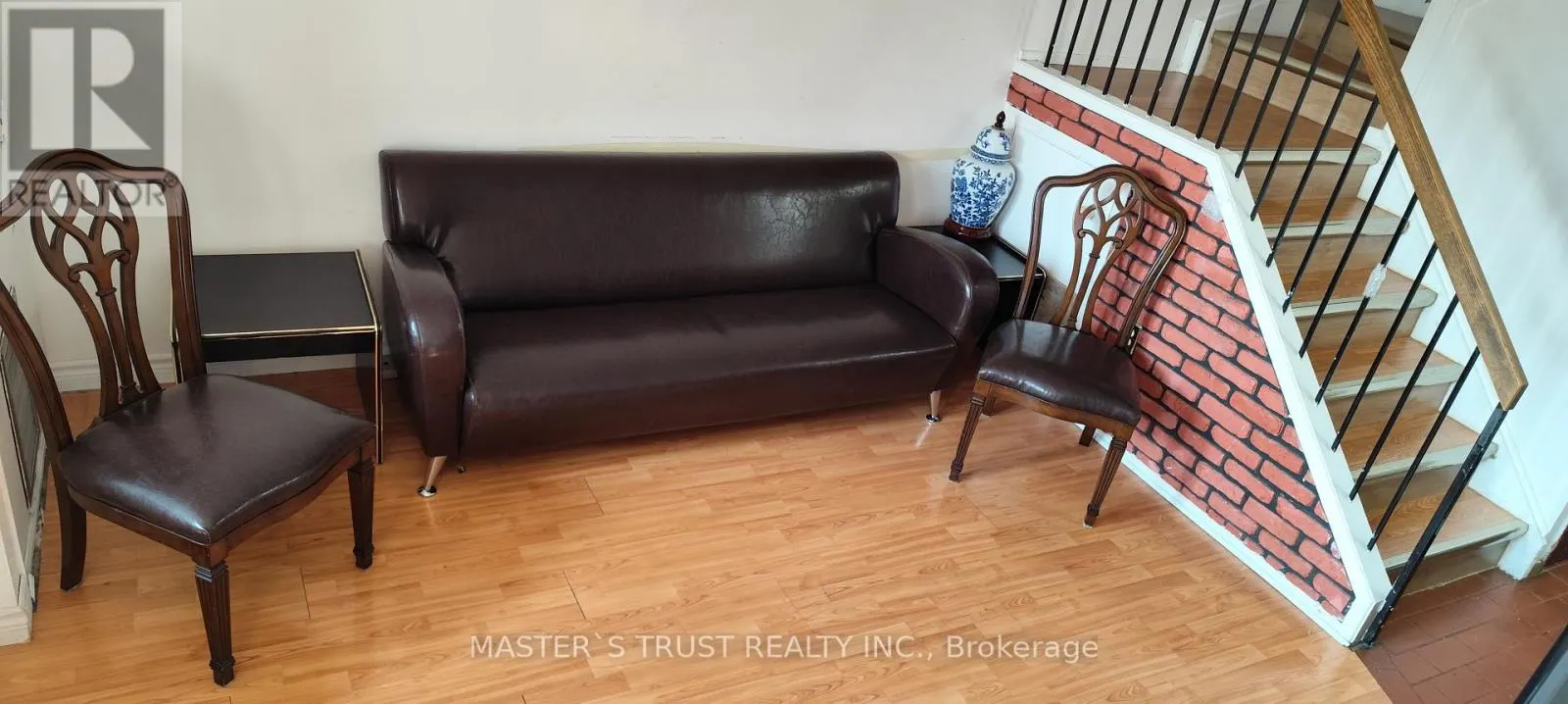 209 - 165 CHEROKEE BOULEVARD