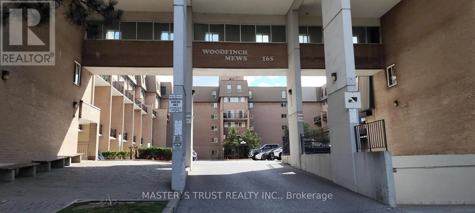 209 - 165 CHEROKEE BOULEVARD