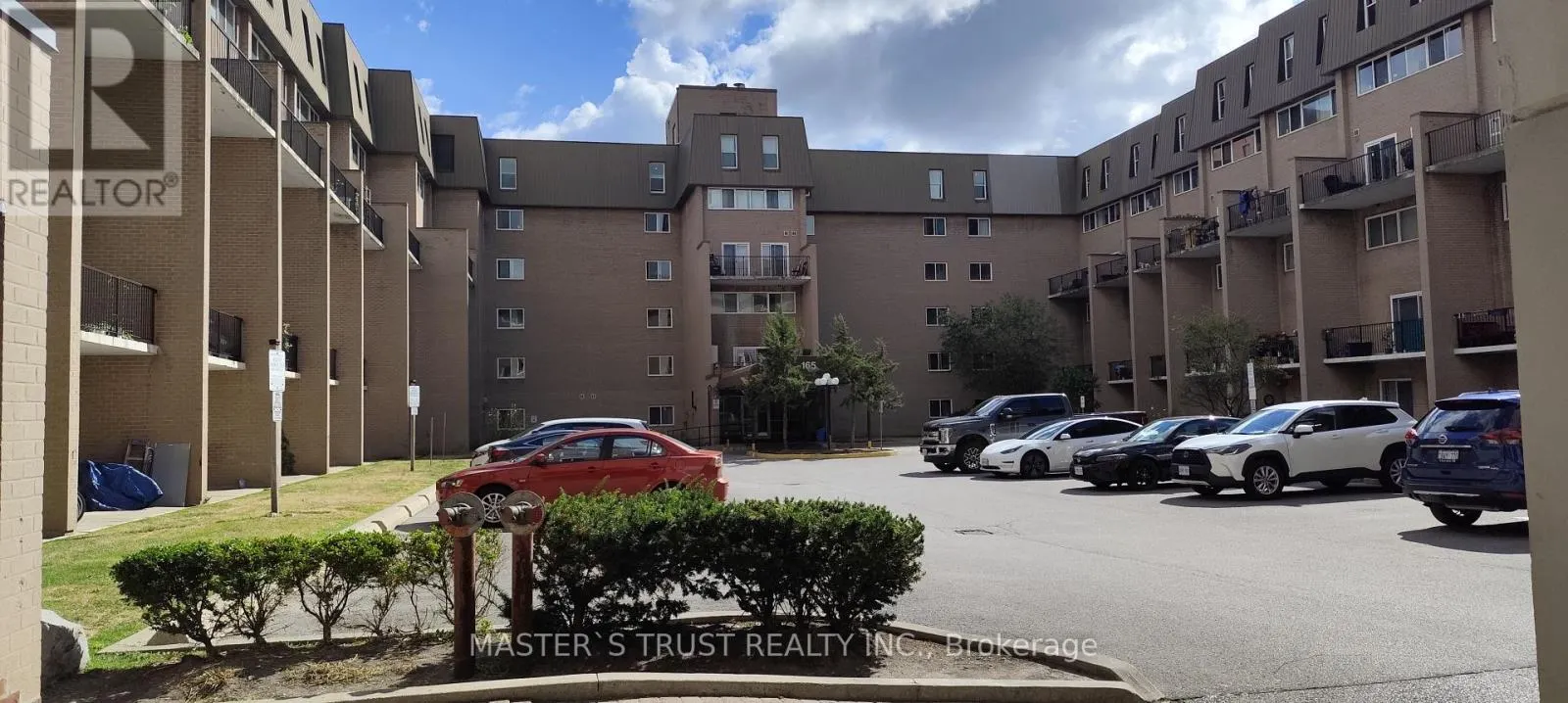 209 - 165 CHEROKEE BOULEVARD