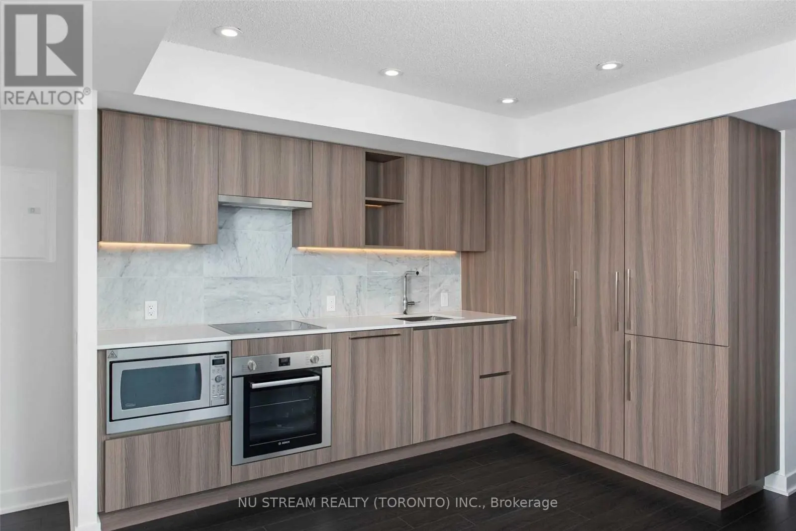 603 - 19 BATHURST STREET W