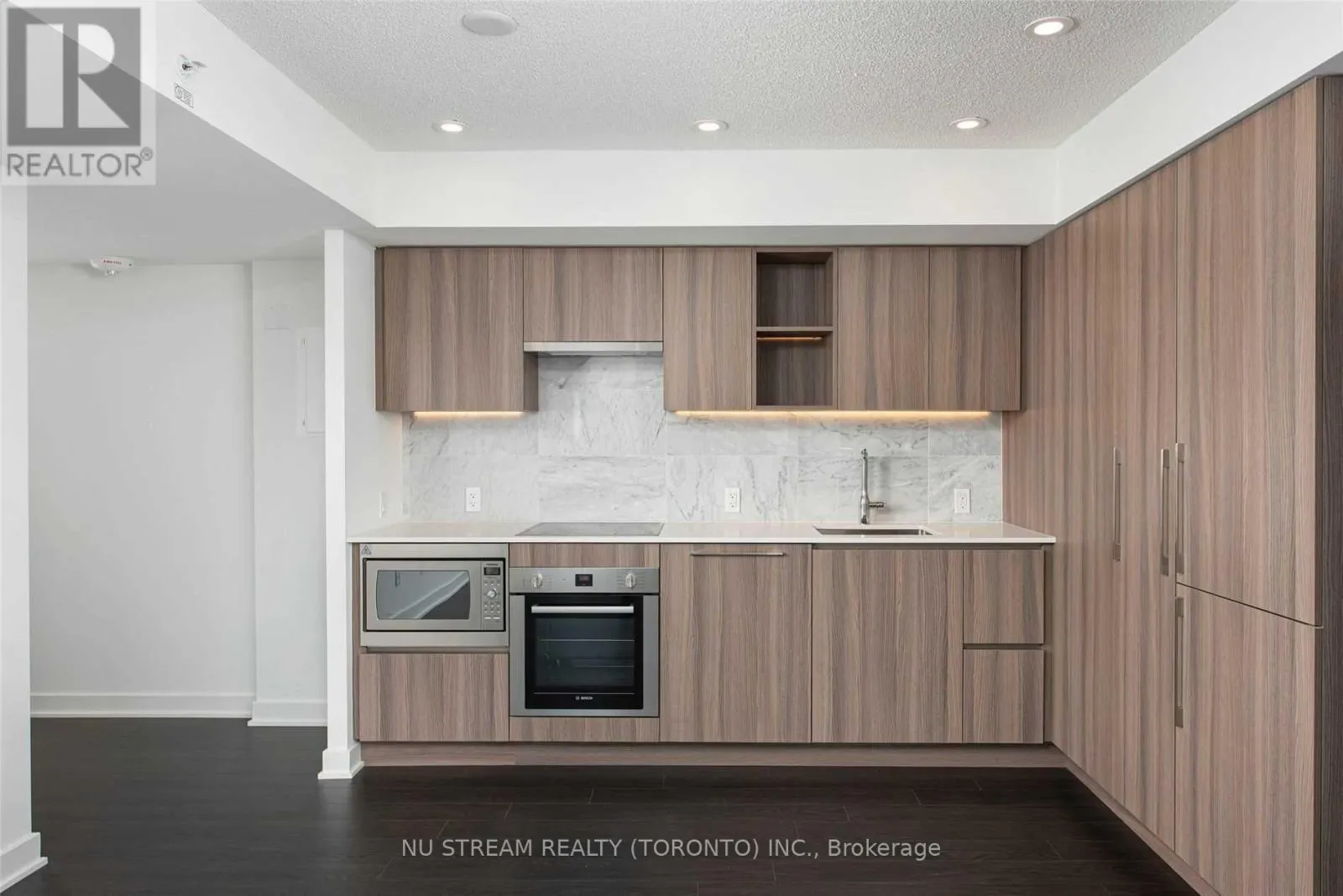 603 - 19 BATHURST STREET W