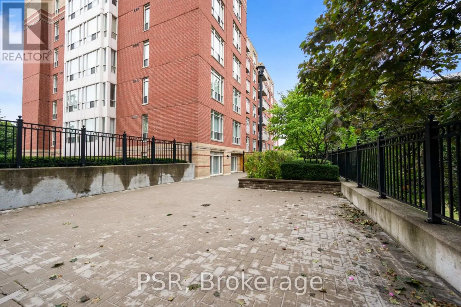 711 - 515 ROSEWELL AVENUE