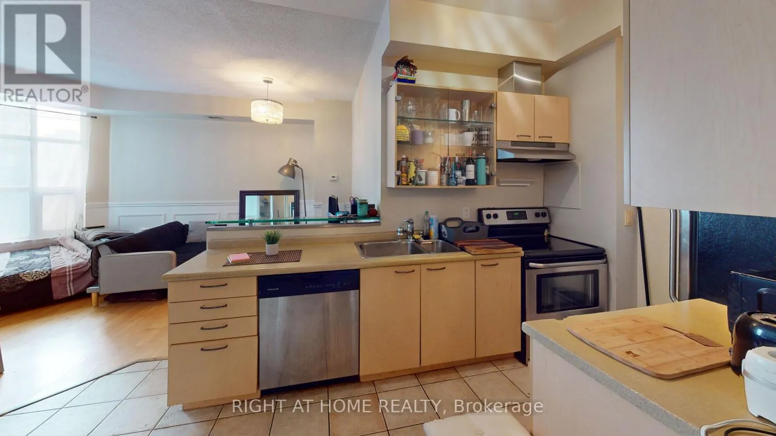 908 - 438 RICHMOND STREET W