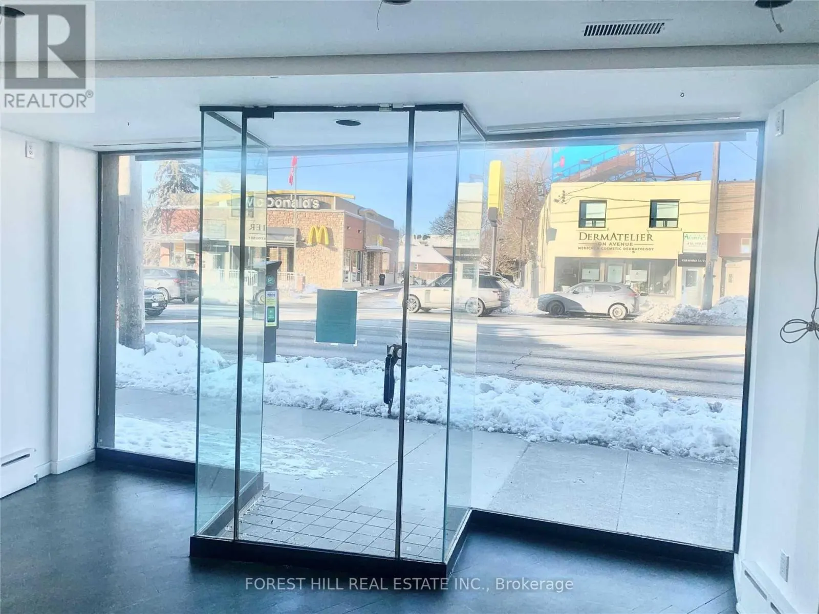 RETAIL-ST - 1897 AVENUE ROAD