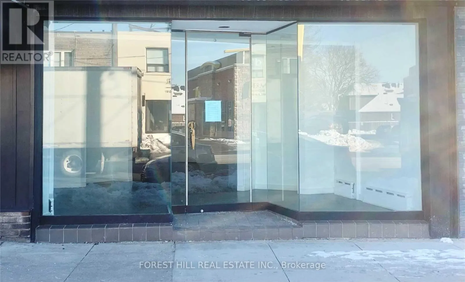 RETAIL-ST - 1897 AVENUE ROAD