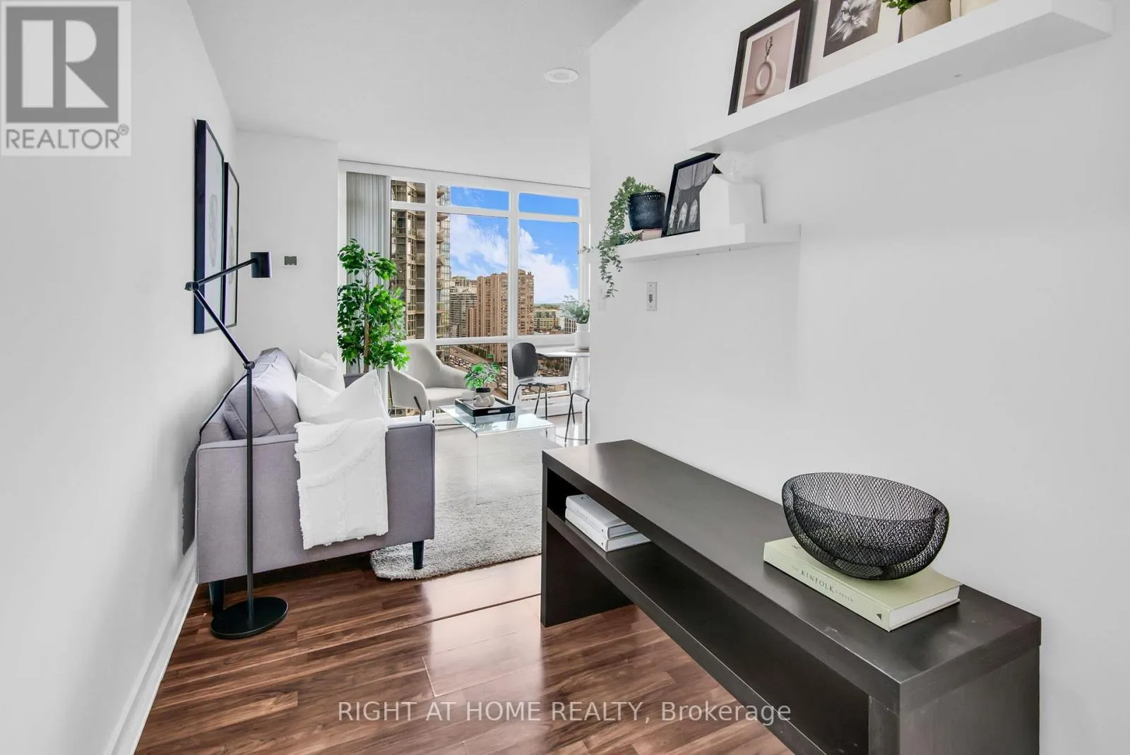 2509 - 11 BRUNEL COURT