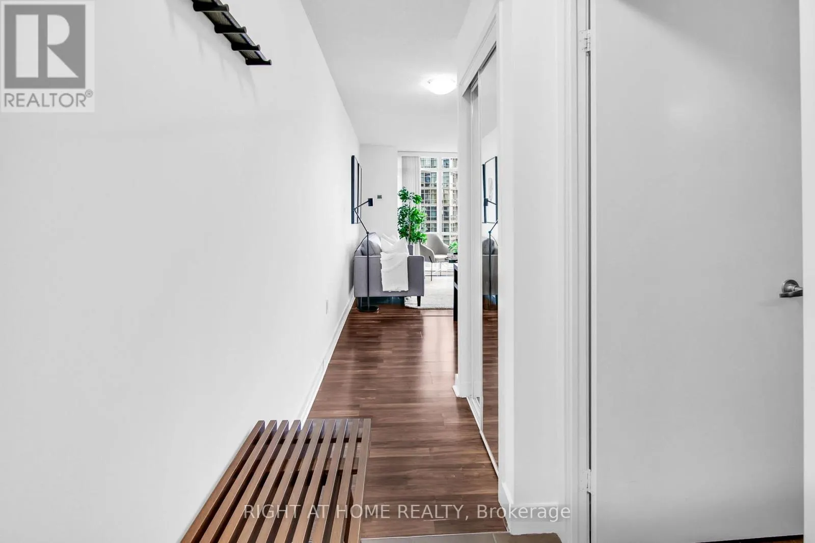 2509 - 11 BRUNEL COURT