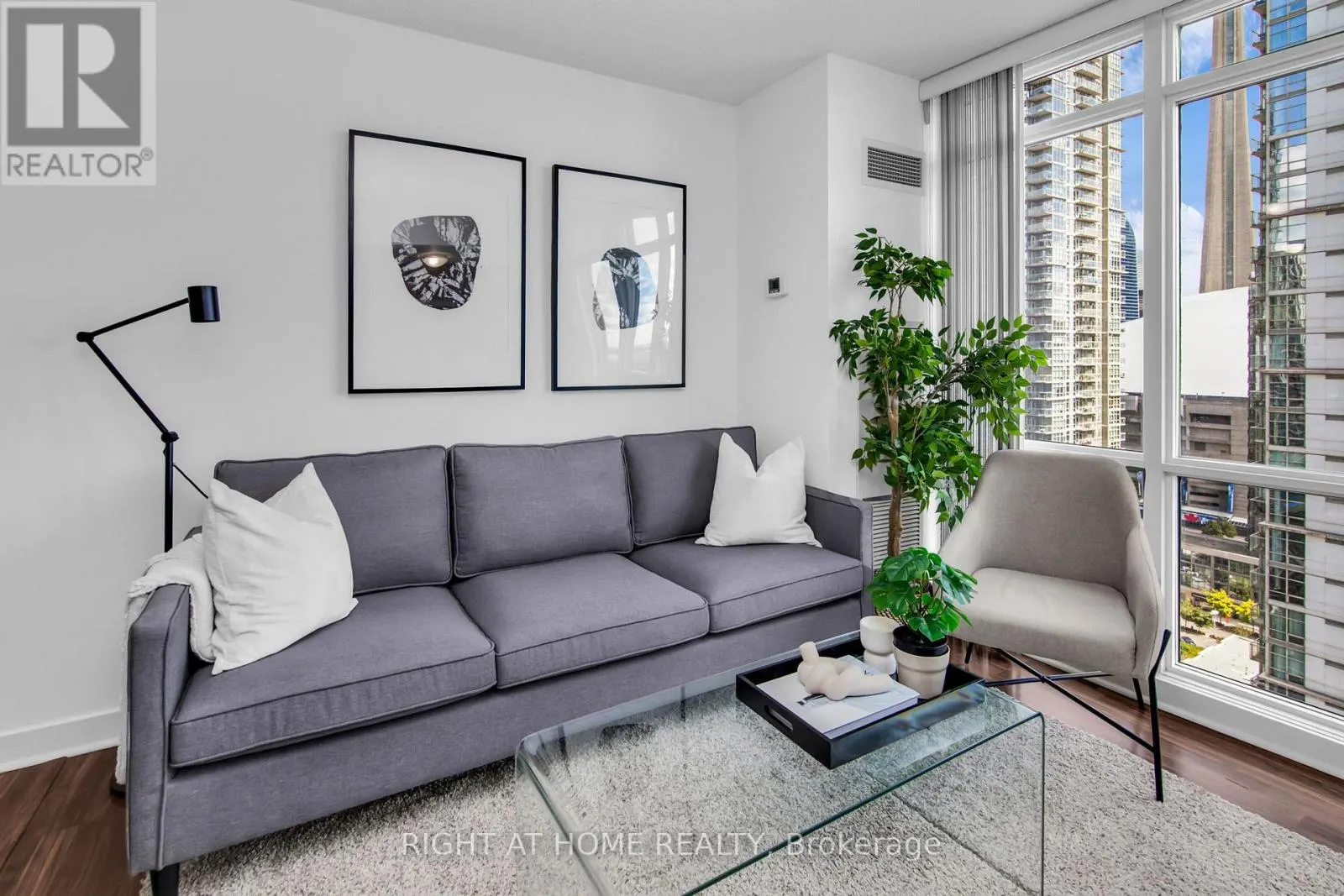 2509 - 11 BRUNEL COURT
