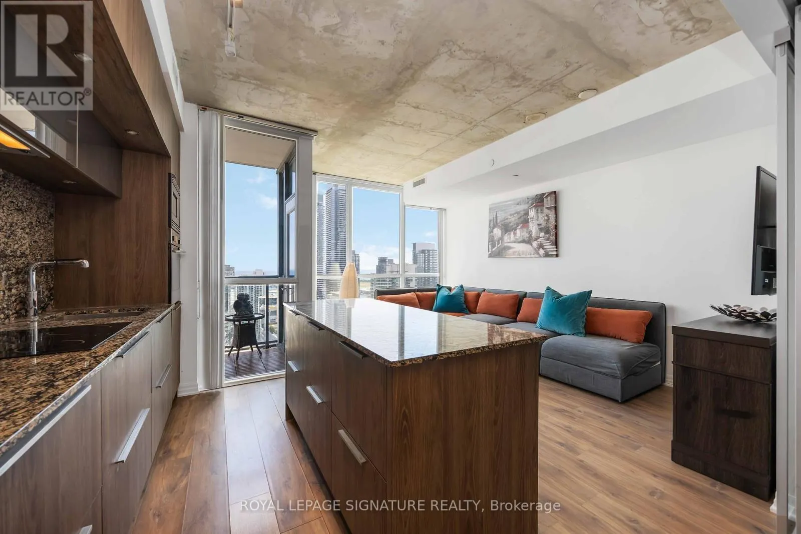 3407 - 88 BLUE JAYS WAY