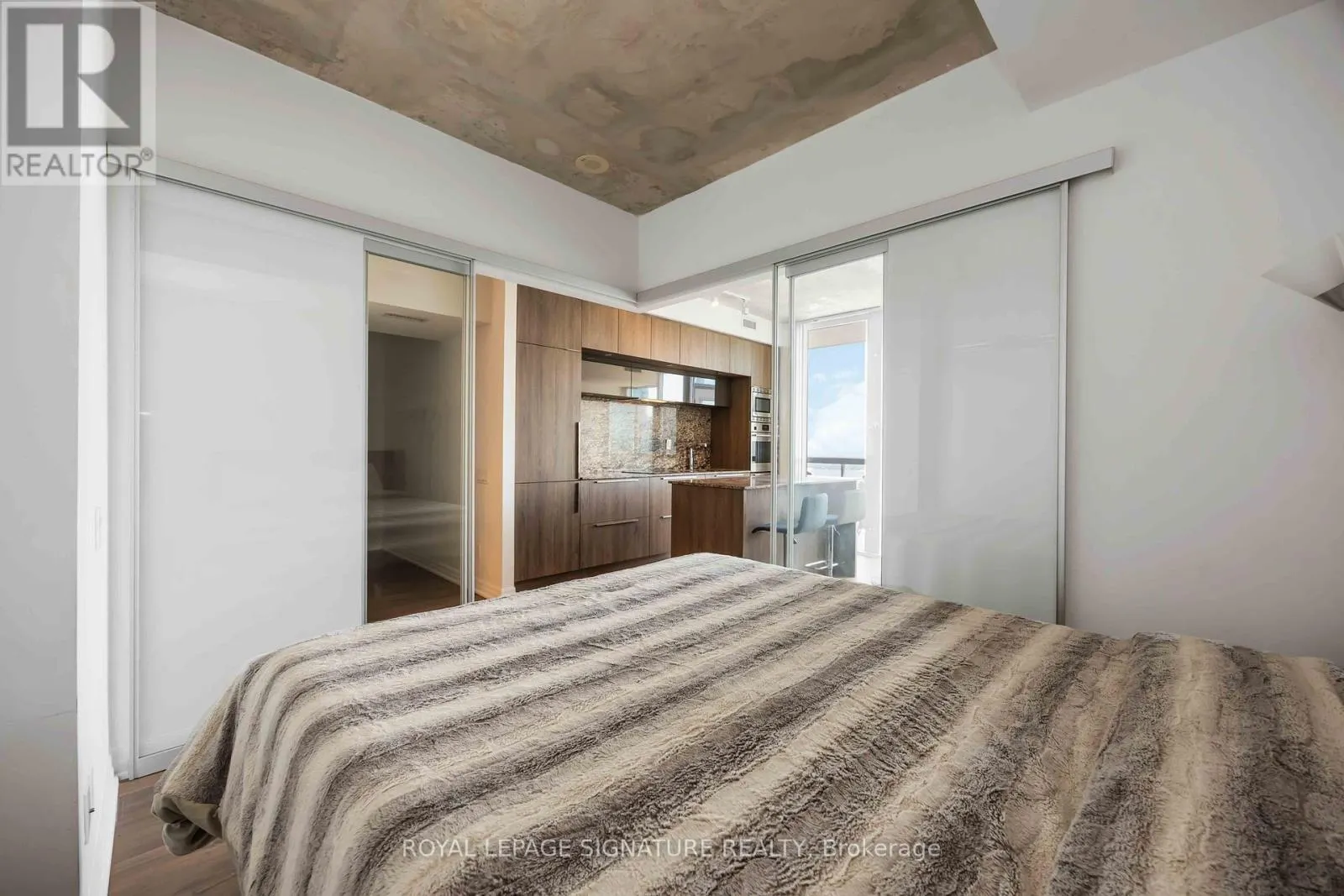 3407 - 88 BLUE JAYS WAY